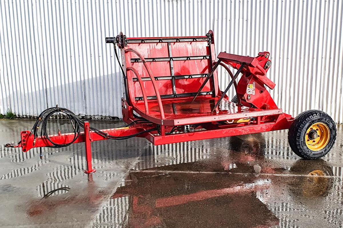 Used Duncan SLR 2 Bale Feeder