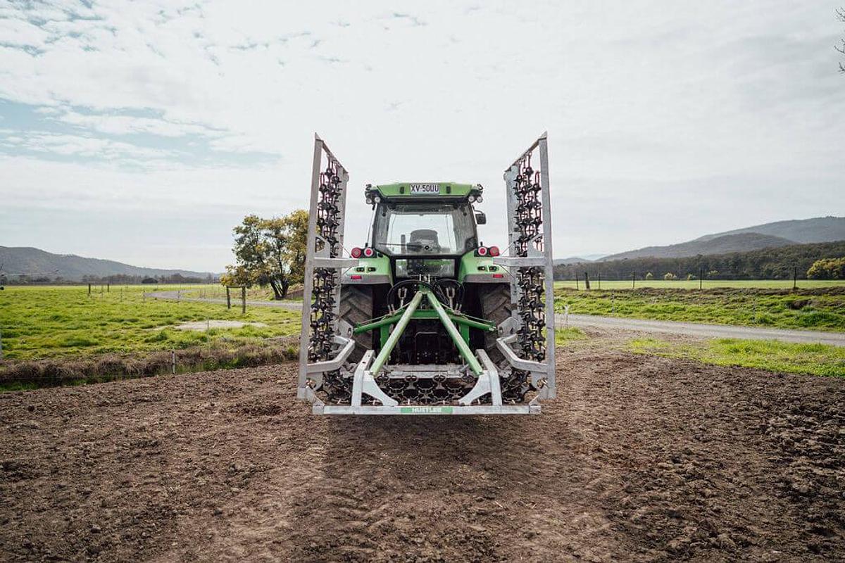 Regener8r Hydraulic Folding Chain Harrows