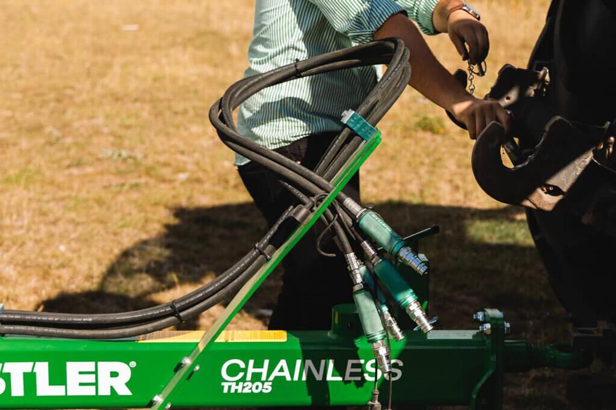 Trailed Chainless Bale Processors