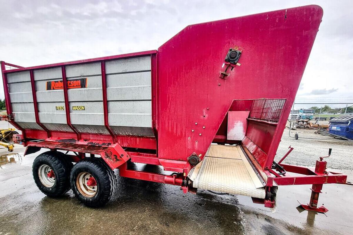 Used Robertson SF1060 Sidefeed Silage Wagon