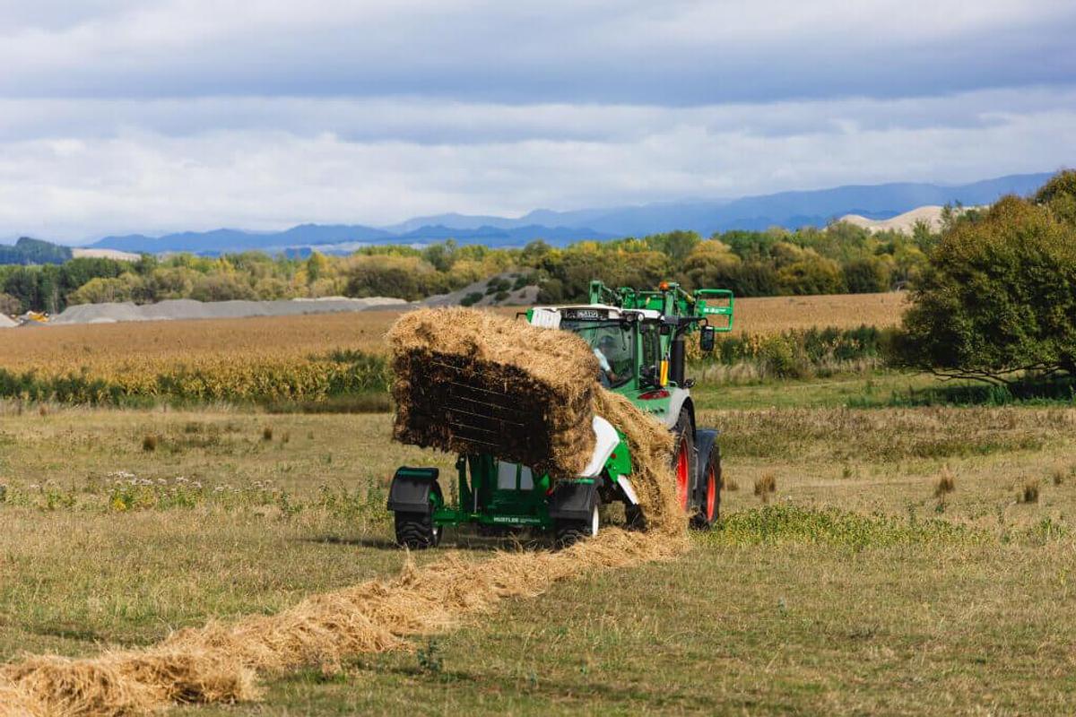 Trailed Chainless Bale Processors