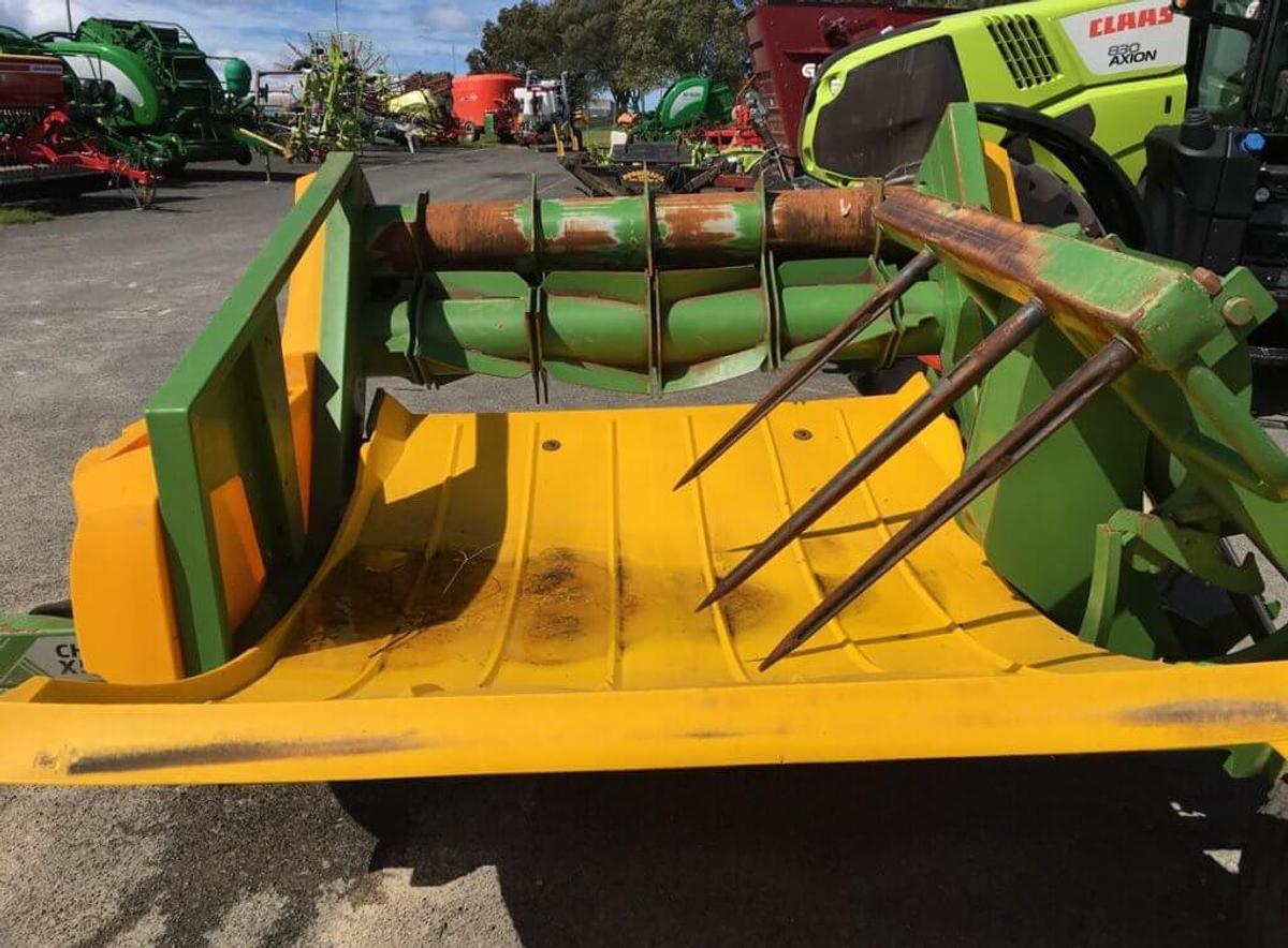 Used Hustler Chainless X5000 double bale feeder