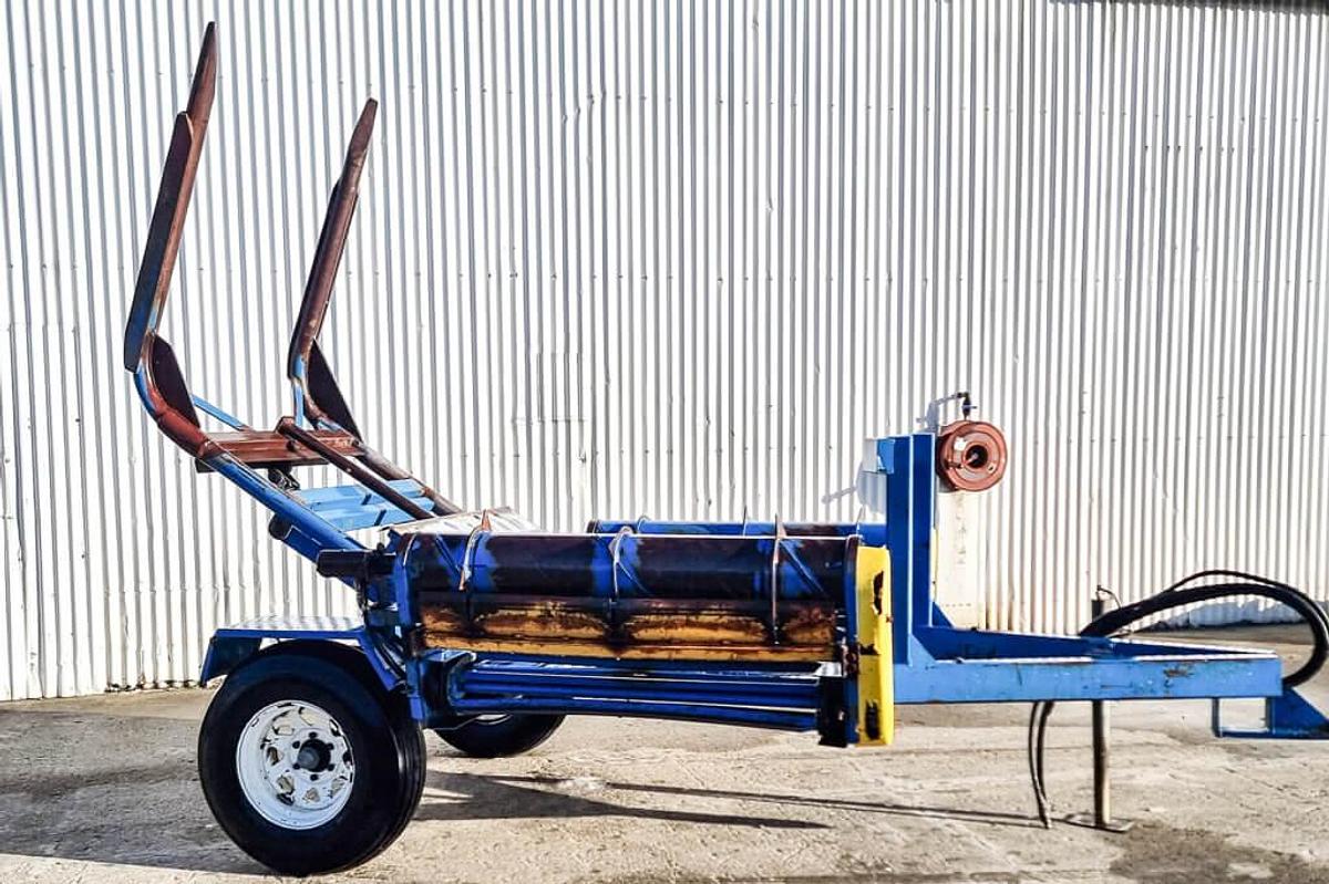 Used Scannell Trailed 2 Bale Feeder