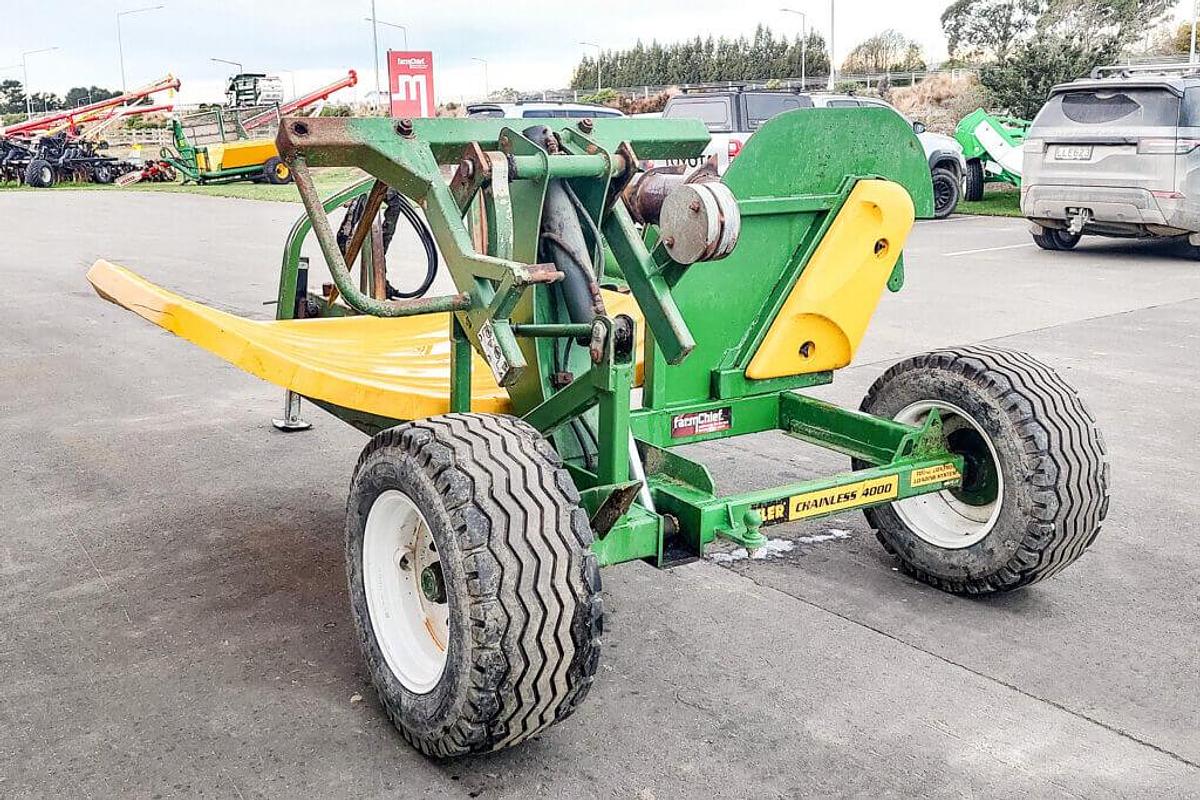 Used Hustler Chainless 4000 Trailed 2 bale feeder