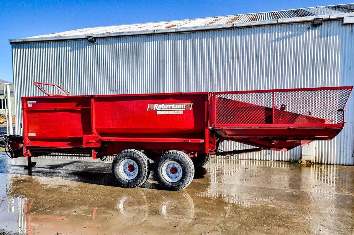 Used Robertson Super Comby Wagon cw scales, rear forks & bin