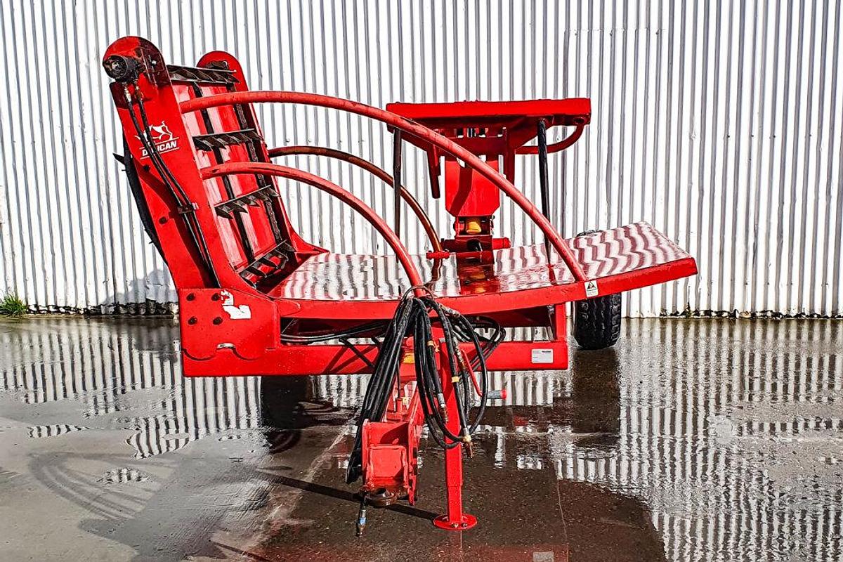 Used Duncan SLR 2 Bale Feeder