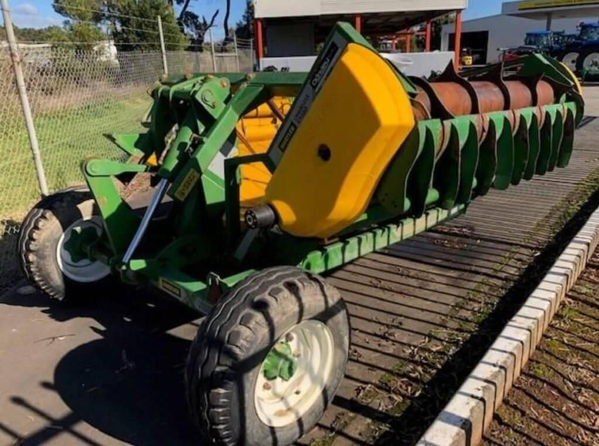 Used Hustler Chainless X5000 double bale feeder