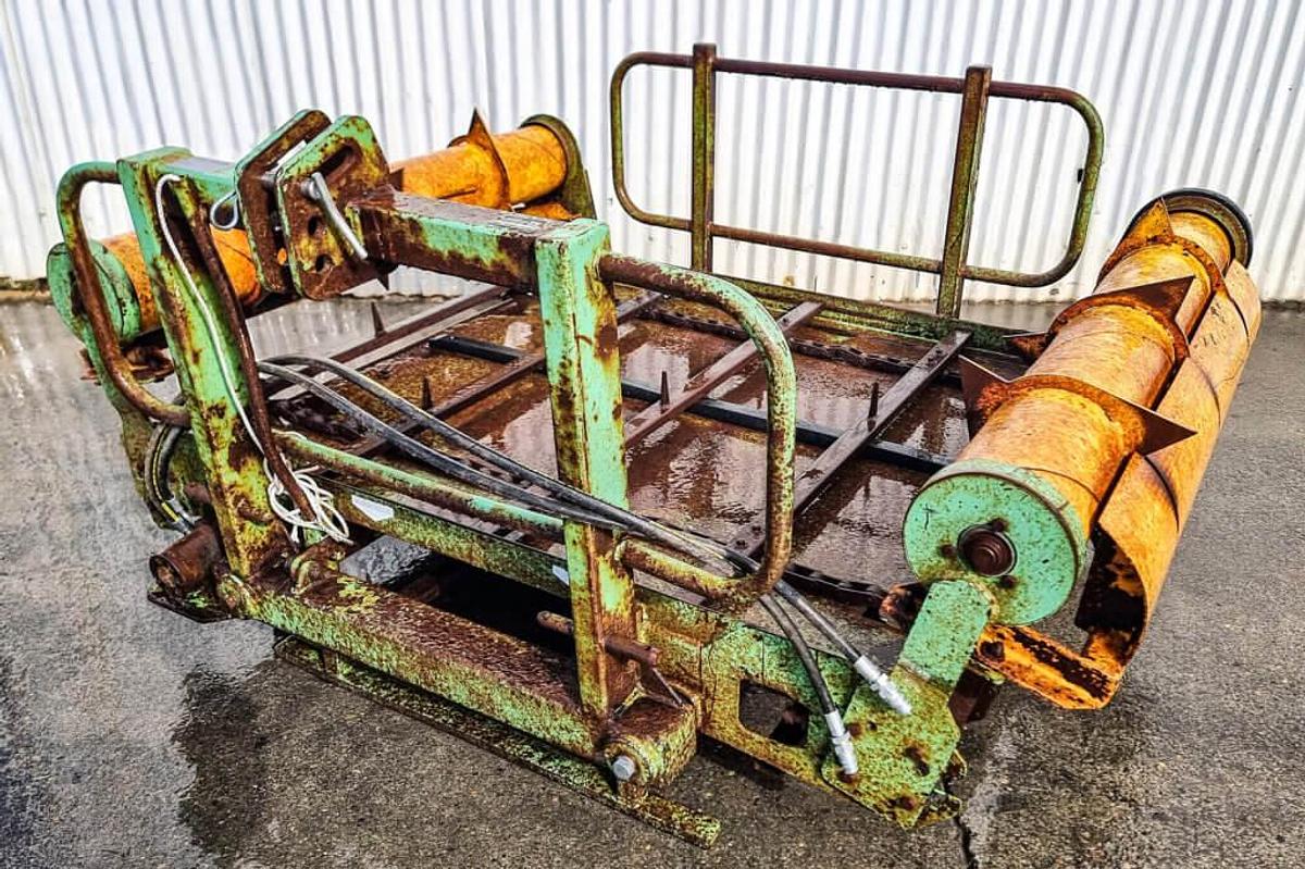Used Read 3ptL Bale Feeder