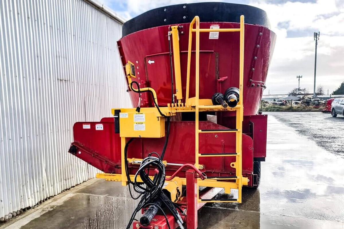 Used Supreme 600T Mixer Feeder Wagon