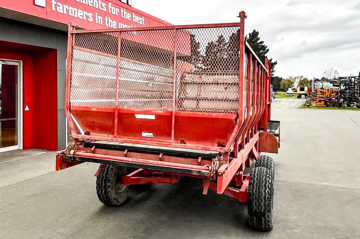 Used Taege 12 Cube Silage Wagon
