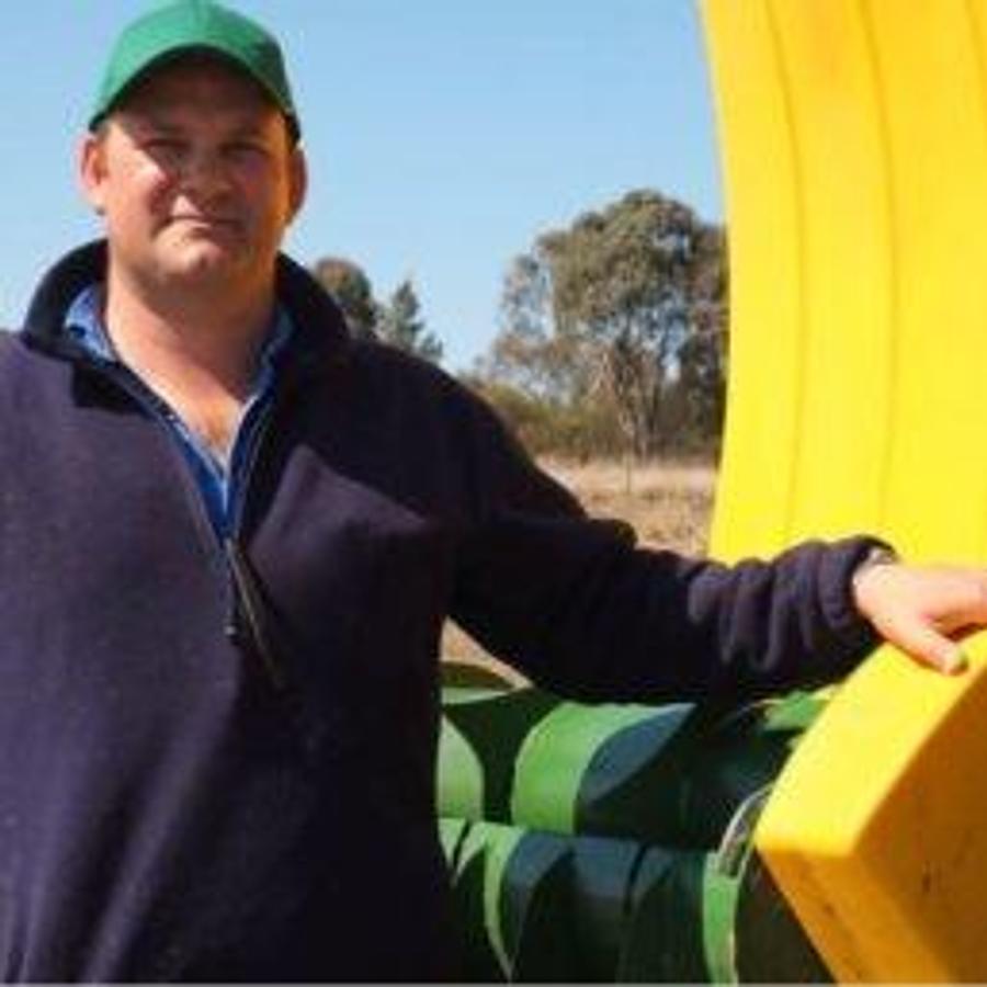 Chainless 2000 Round & Square Bale Feeder