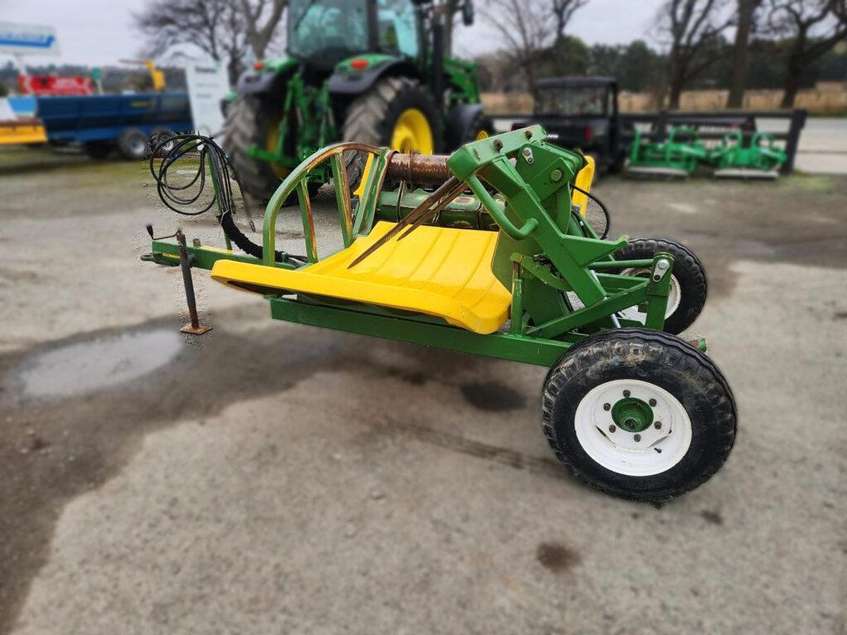 Used Hustler Trailed Chainless CH4000 Bale Feeder