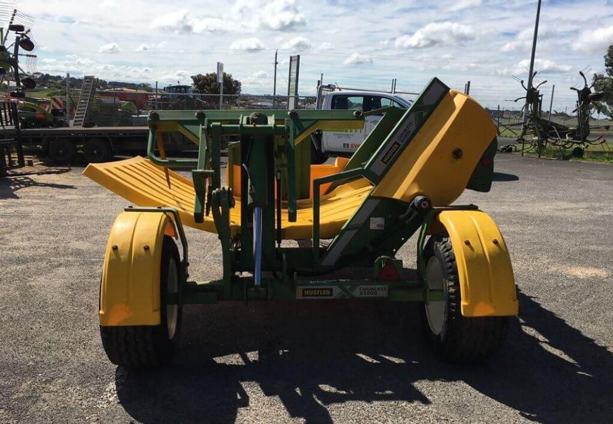 Used Hustler Chainless X5000 double bale feeder