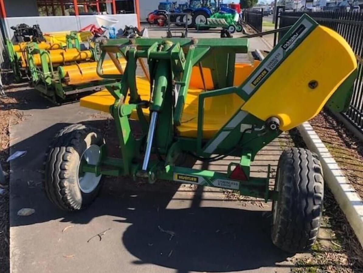 Used Hustler Chainless X5000 double bale feeder