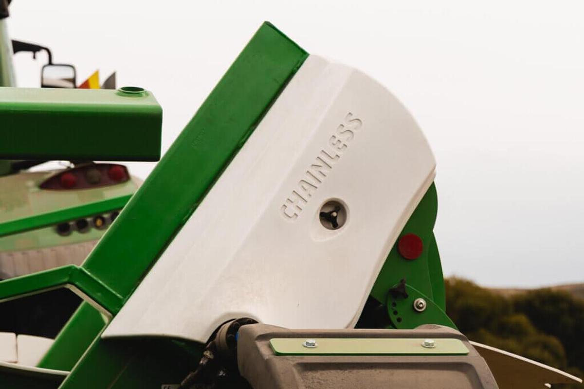 Trailed Chainless Bale Processors