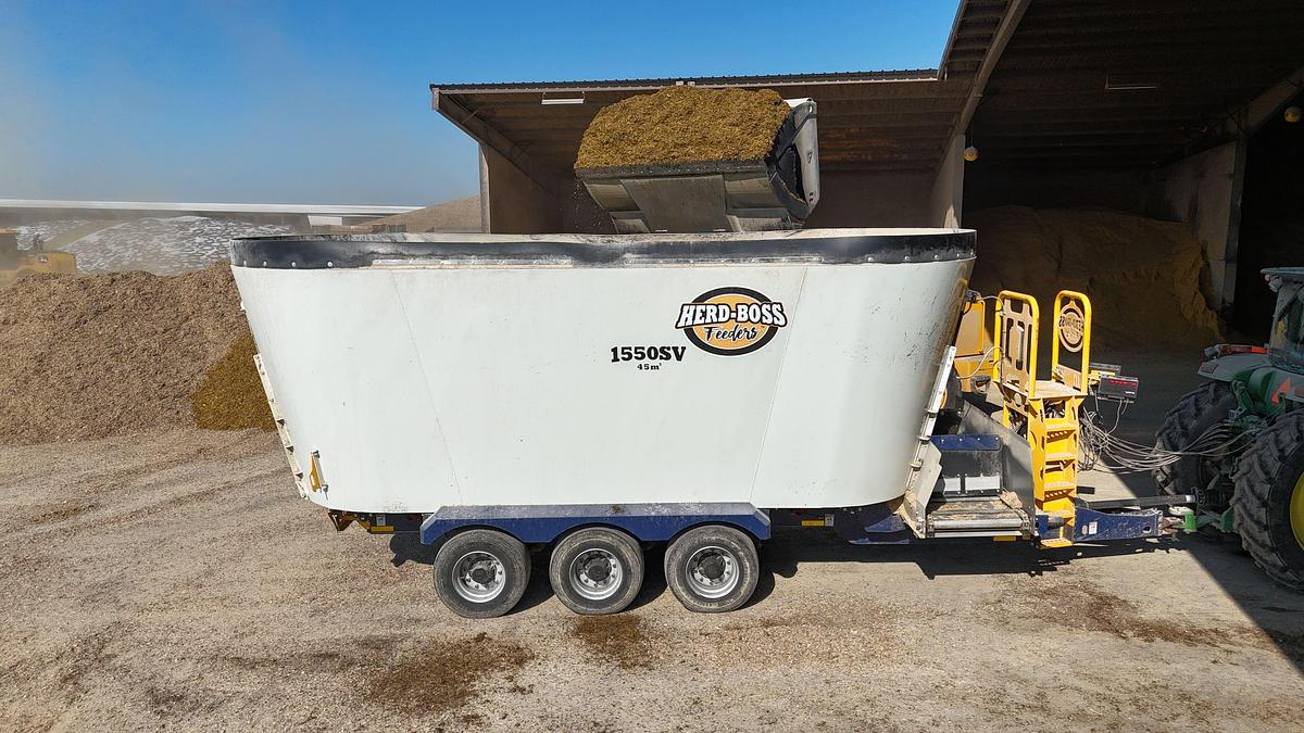 1550S Vertical feed mixer