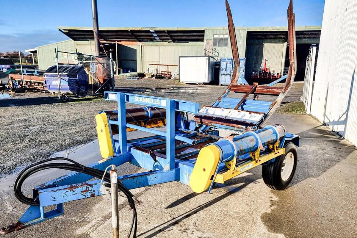 Used Scannell Trailed 2 Bale Feeder
