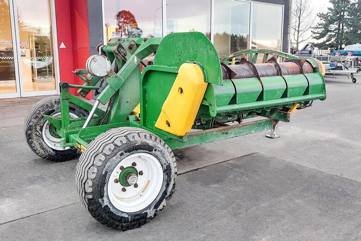 Used Hustler Chainless 4000 Trailed 2 bale feeder