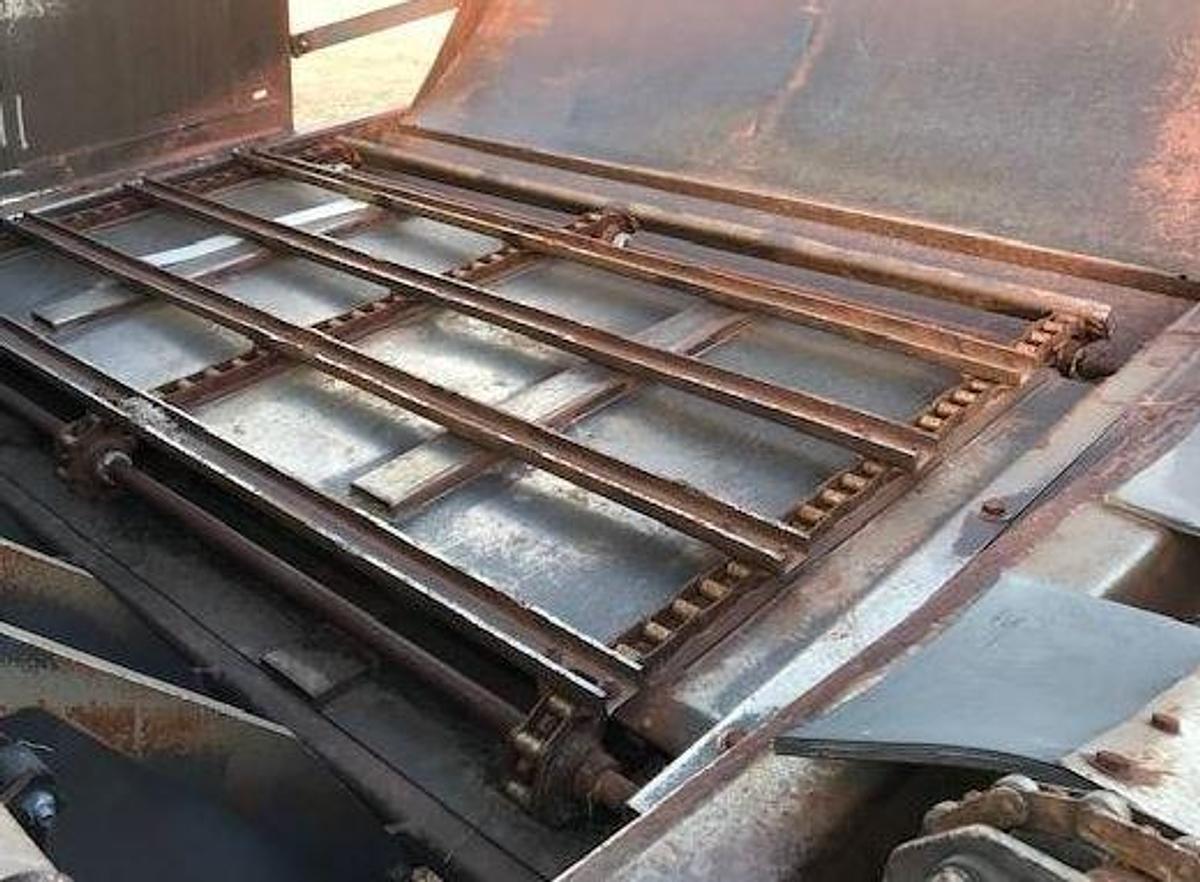 Used 2004 KRAMER RANCH-HAND BP 650 RED