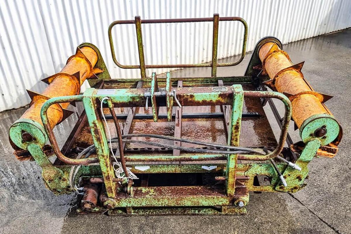 Used Read 3ptL Bale Feeder