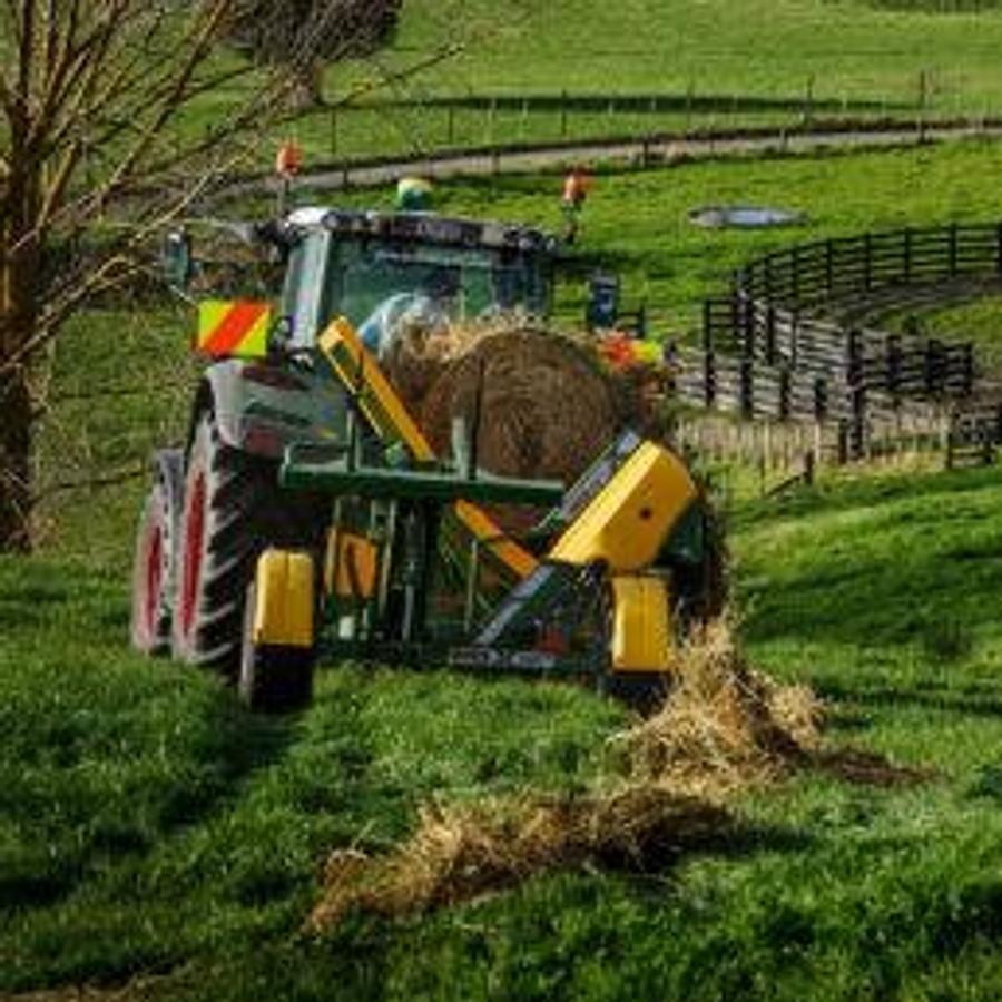Chainless 2000 Round & Square Bale Feeder