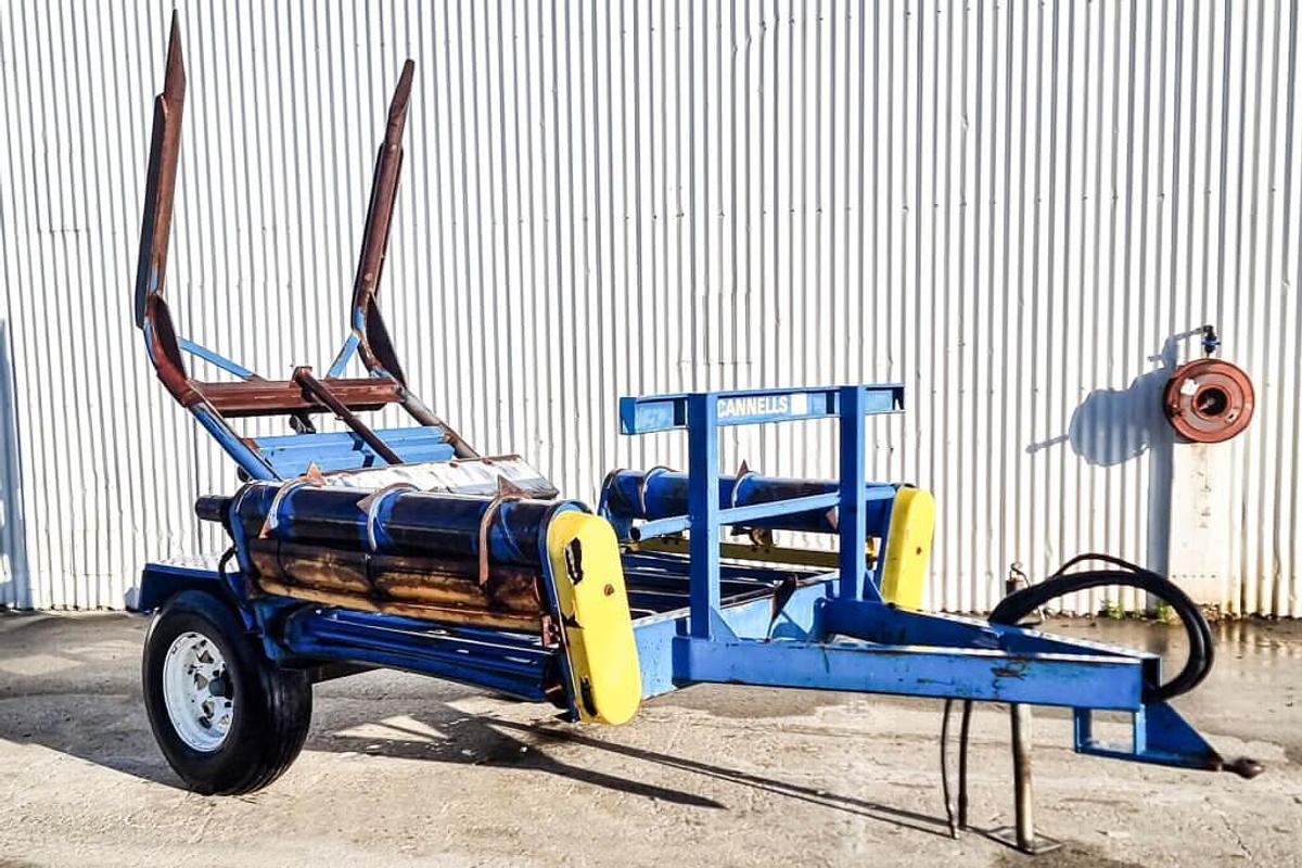 Used Scannell Trailed 2 Bale Feeder