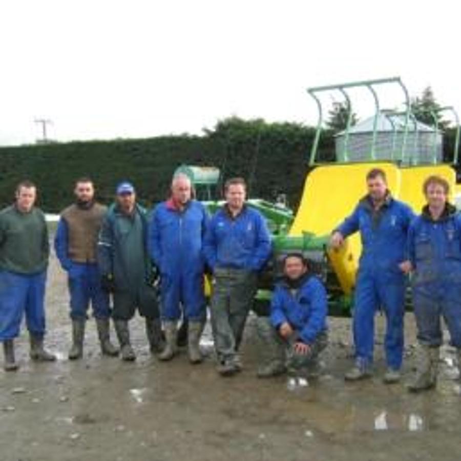 Chainless 2000 Round & Square Bale Feeder