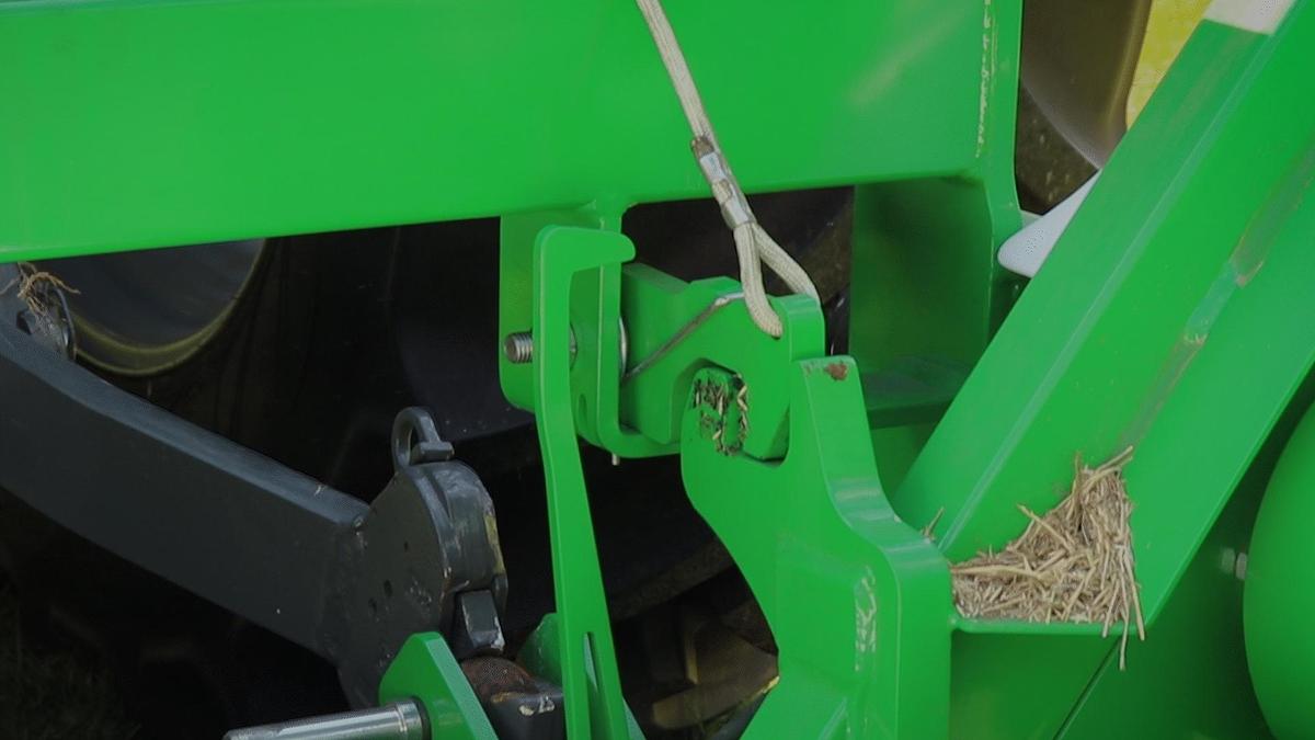 Chainless 2000 Round & Square Bale Feeder