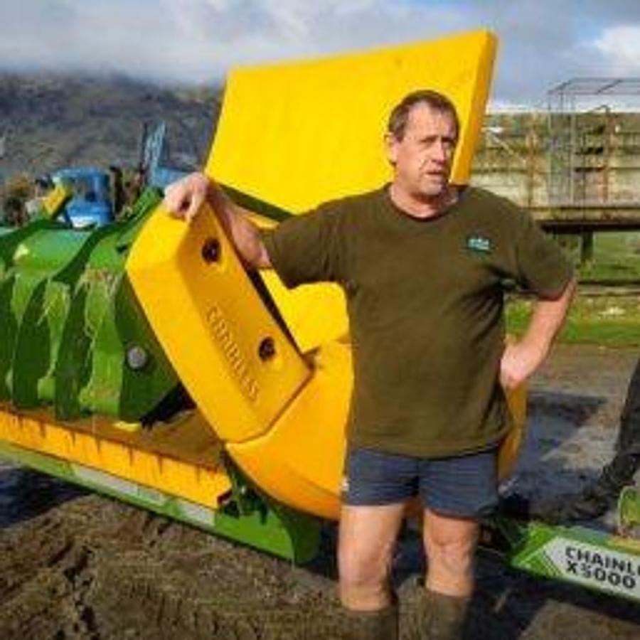 Chainless 2000 Round & Square Bale Feeder