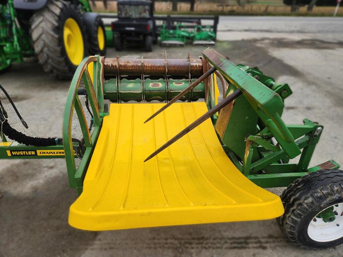 Used Hustler Trailed Chainless CH4000 Bale Feeder