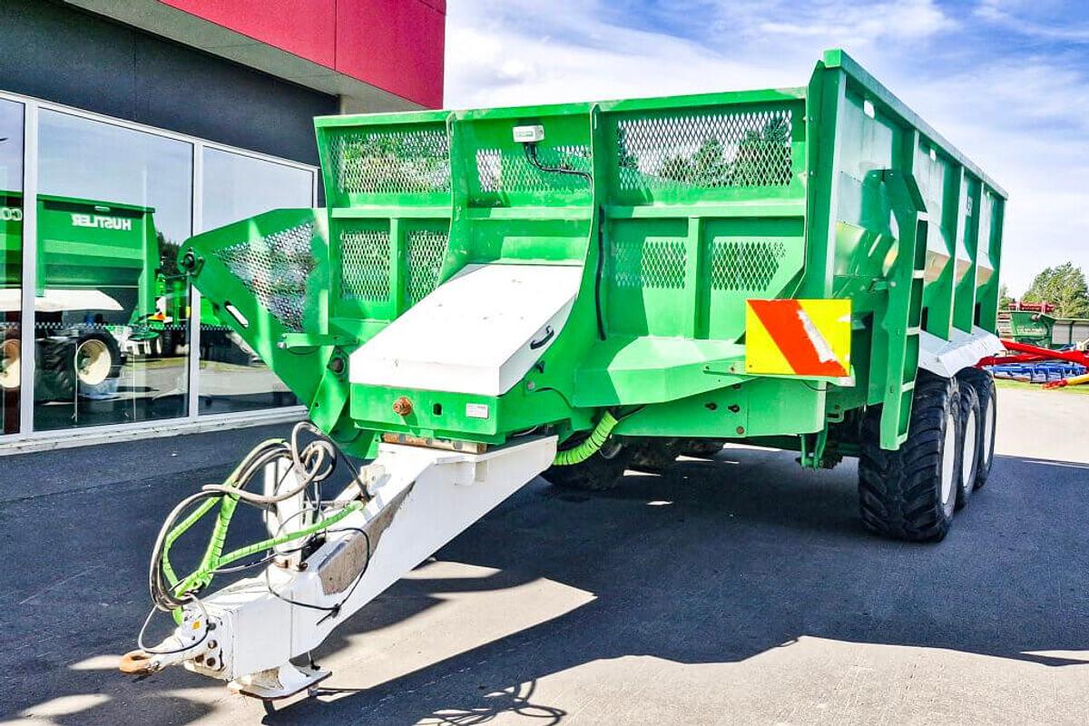 Used Hustler RX218 Feedout Wagon c/w Scales