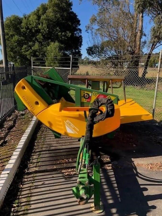 Used Hustler Chainless X5000 double bale feeder