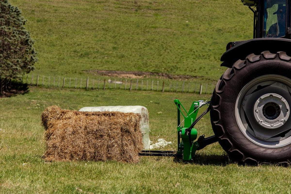 Chainless 2000 Round & Square Bale Feeder