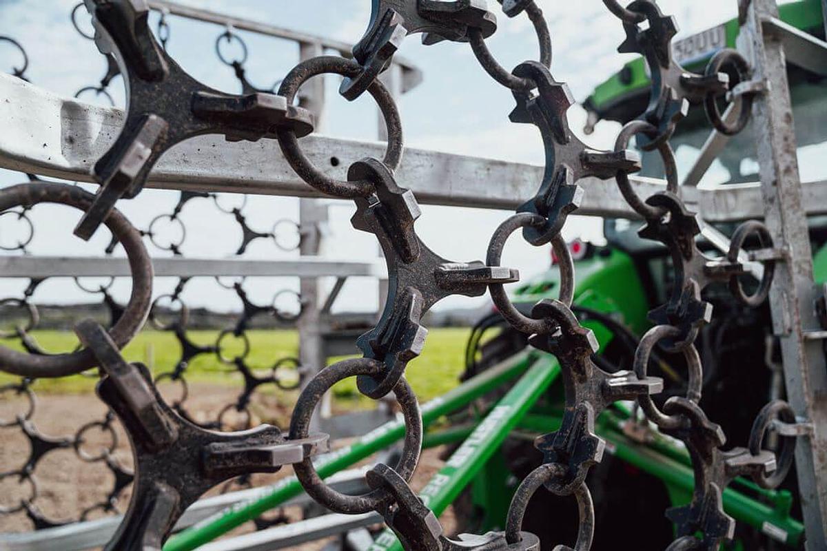 Regener8r Hydraulic Folding Chain Harrows