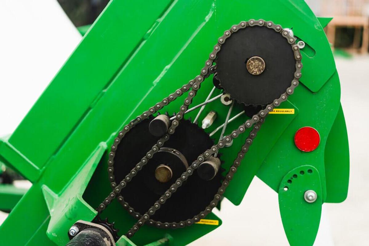 Trailed Chainless Bale Processors