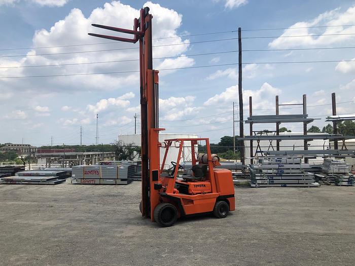 Used 10,000 LB. TOYOTA FORKLIFT MODEL FGC45 W/ SOLID TIRES
