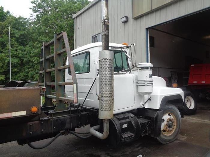 Used 1996 Mack RD690S- Stock #: 8626