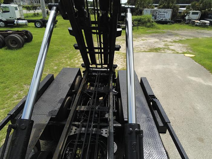 Used MACK CV 713 ROLL OFF TRI AXL 60 TN GALBRETH