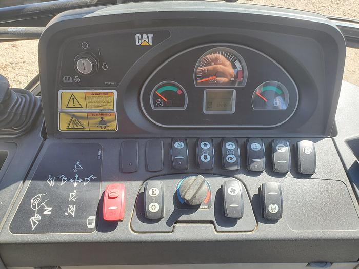 Used 2014 CAT 420F it