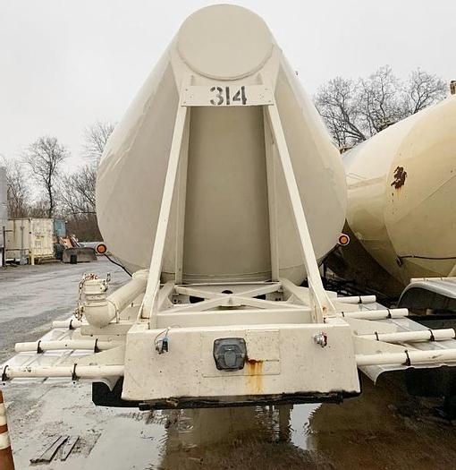 Used 1968 Fruehauf Cement Tankers (2)