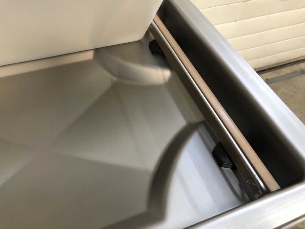 Used Boss Max-F46 vacuum machine