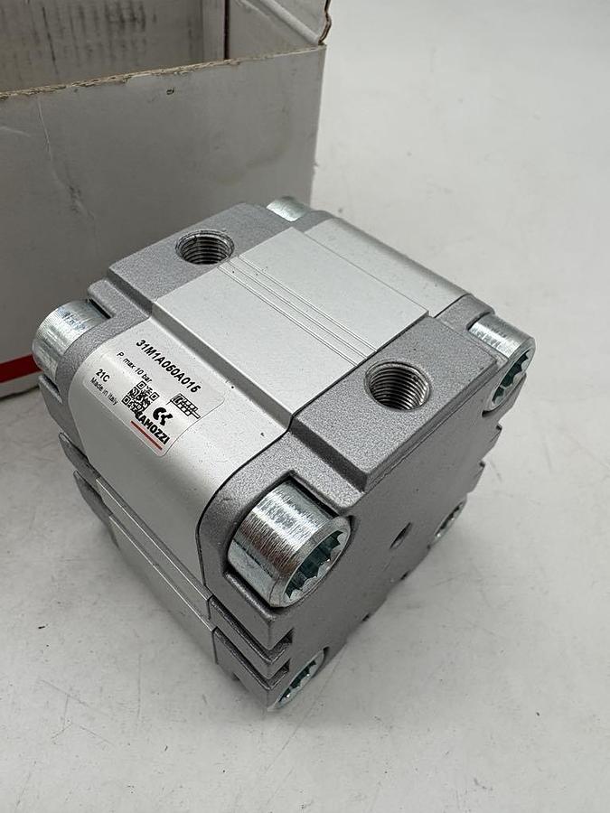 ccad1698570140b2e720d602e258c3c7.jpg