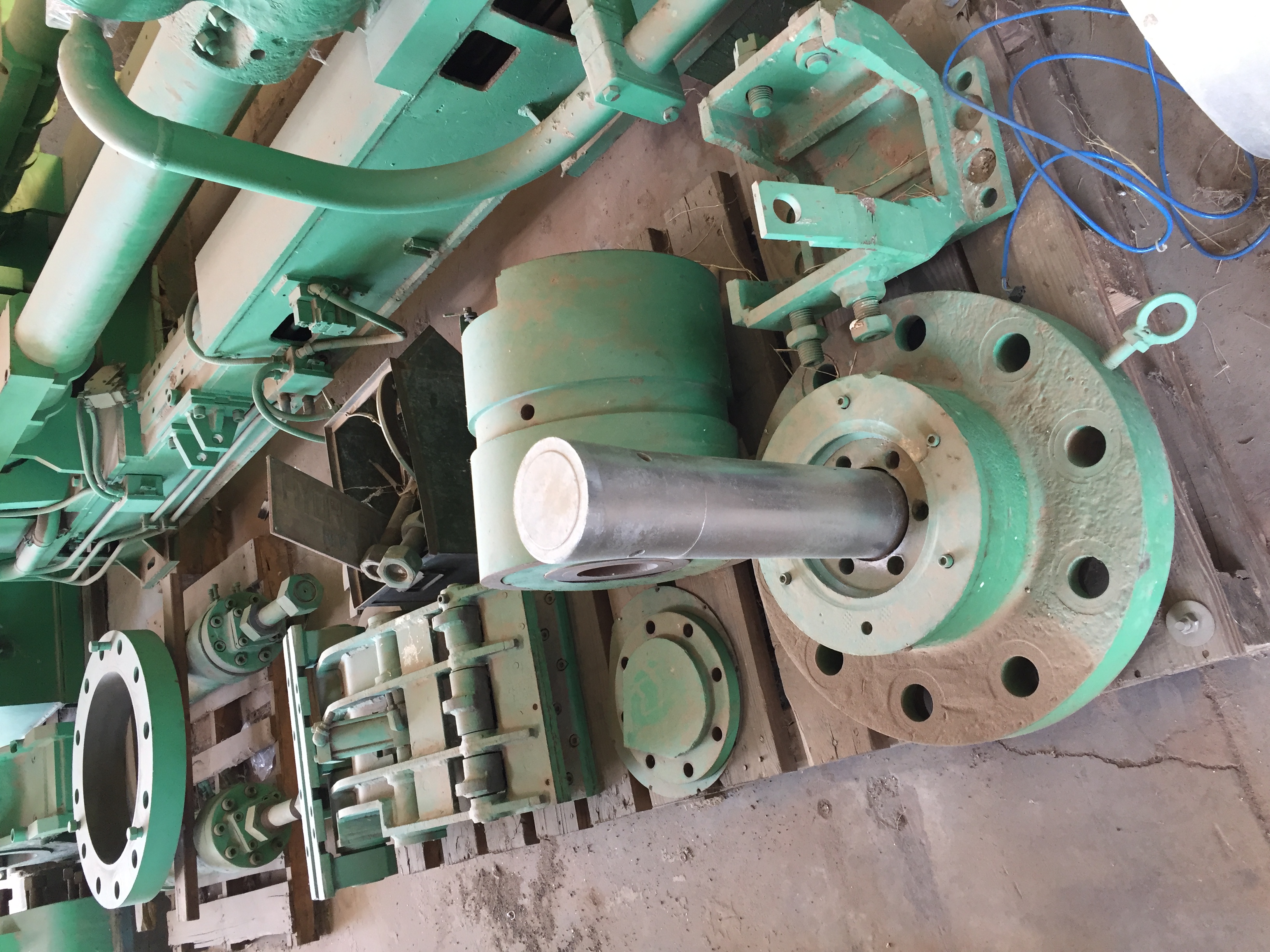 Used 700 Ton Loewy Extrusion Press; 4 1/2" x 16" Billet