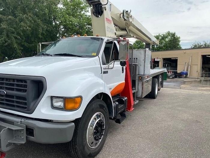 Used 2001 Ford F750 Terex BT3400 Crane Truck - M74771