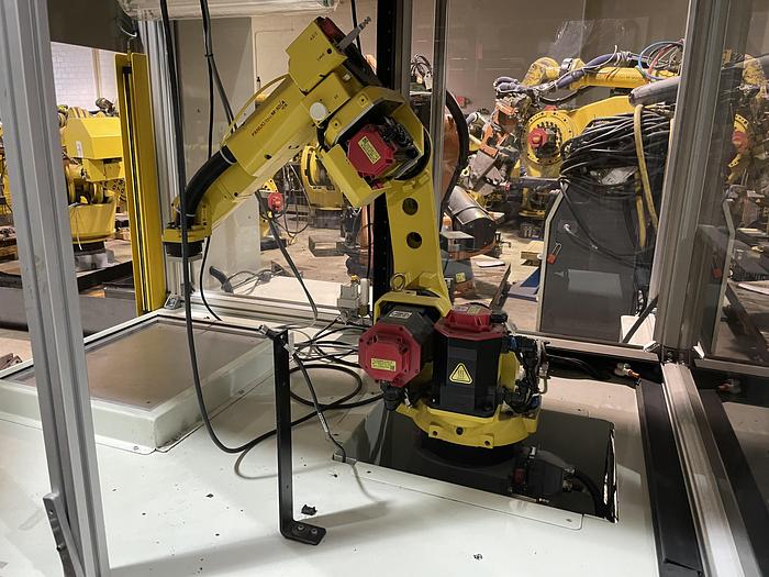 Used FANUC M10iA/10S 10KG X 1098MM H-REACH 6 AXIS ROBOTIC CELL WITH R30iA CONTROLLER