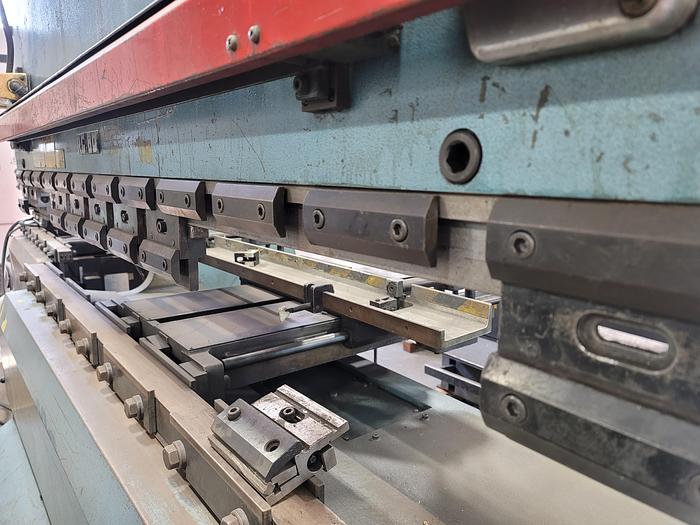 Used 1980 88 Ton Amada RG80 CNC Press Brake