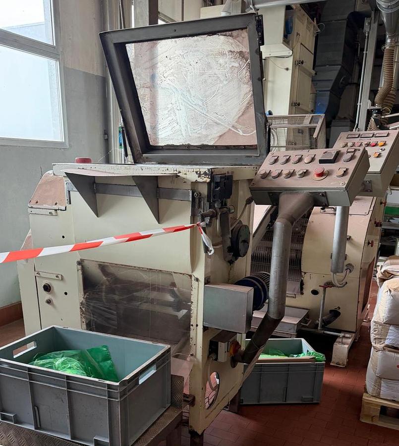 Usato Raffinatrice cioccolato alimentata da impastatrice a Zeta