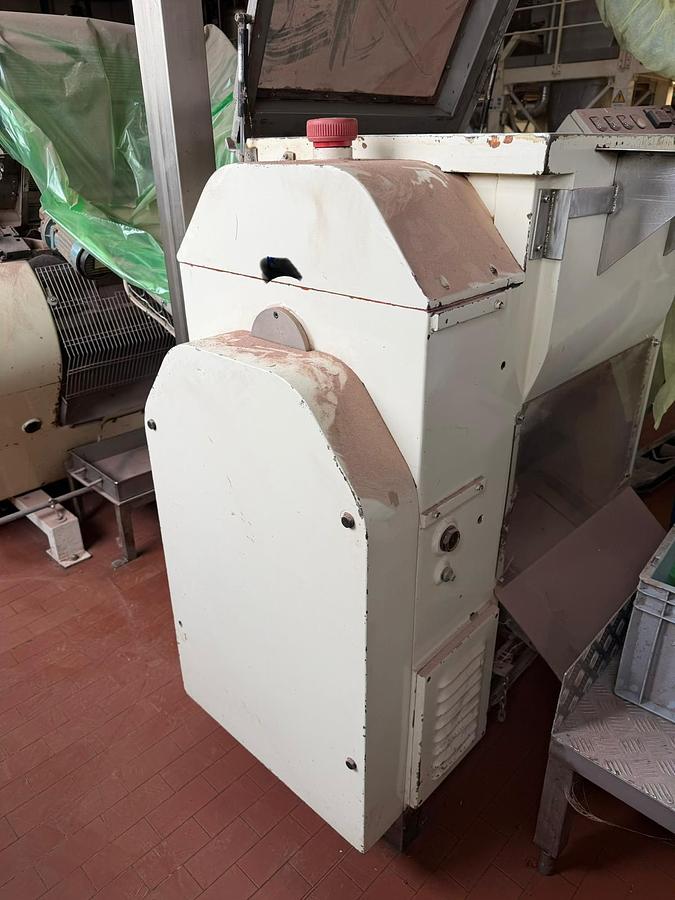 Usato Raffinatrice cioccolato alimentata da impastatrice a Zeta