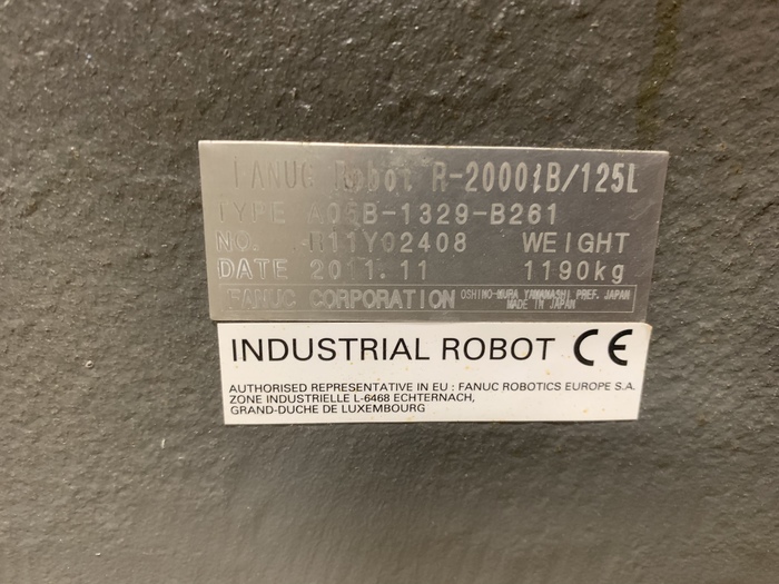 Used FANUC R2000iB/125L 6 AXIS CNC ROBOT WITH R30iA CONTROLLER