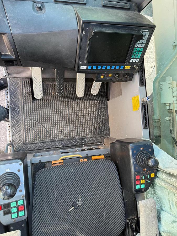 Used Liebherr LTM 1100-5.2